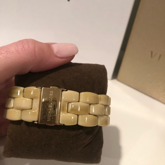 Set/2-vtg-Michael Kors w/white leather band &vtg.Lucky Brand  display picture 1